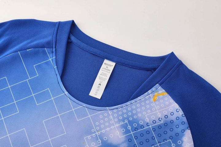 Tricou de fotbal, cu mânecă scurtă, cu decolteu rotund și cu degrade – DETAIL 1