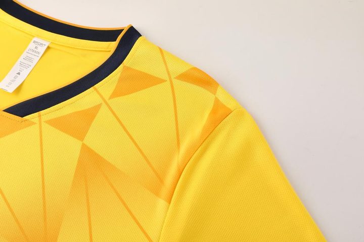 Maillot de football à manches courtes avec col V à rayures – DETAIL 2