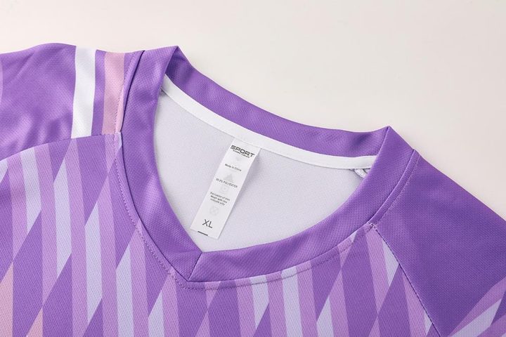 Kurzarm-Fußballtrikot mit Rundhalsausschnitt und geometrischem Muster – DETAIL 1