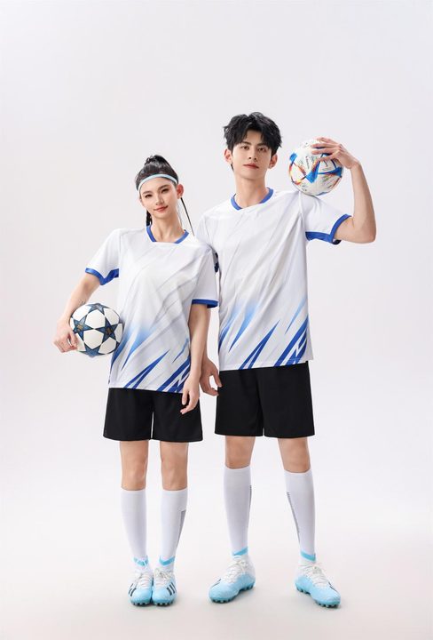 Tricou de fotbal, cu mânecă scurtă, cu decolteu în V și cu dungi – MODEL 2