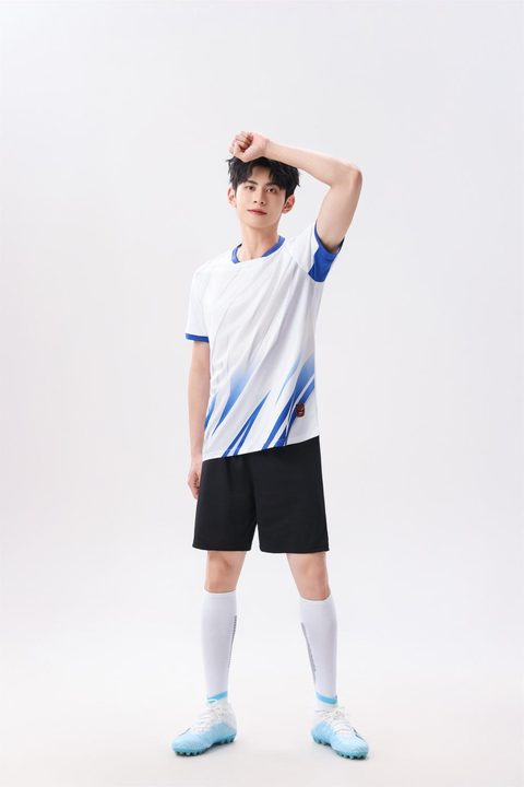 Tricou de fotbal, cu mânecă scurtă, cu decolteu în V și cu dungi – MODEL 3