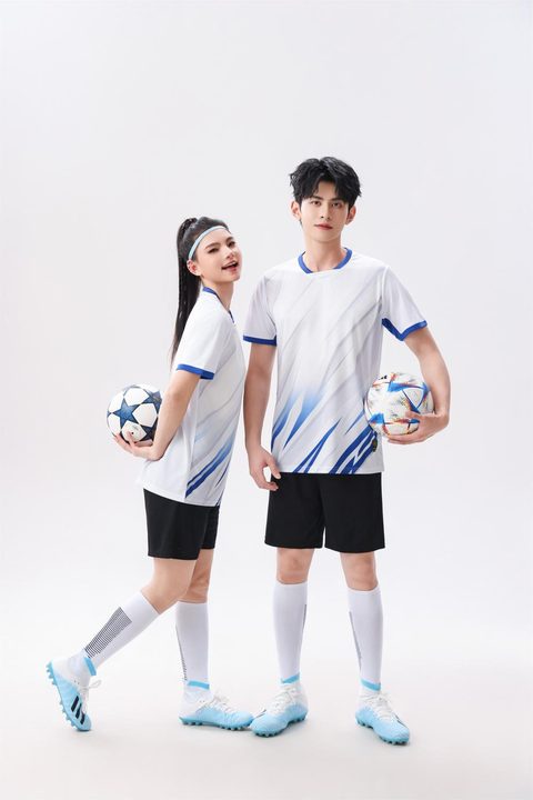 Tricou de fotbal, cu mânecă scurtă, cu decolteu în V și cu dungi – MODEL 5