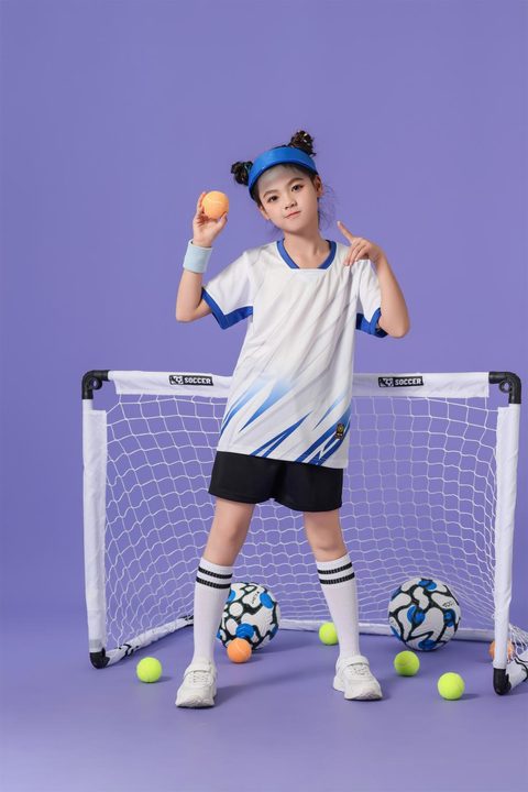 Tricou de fotbal, cu mânecă scurtă, cu decolteu în V și cu dungi – MODEL 6