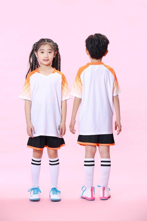 Maillot de football à manches courtes avec col V à rayures – MODEL 1