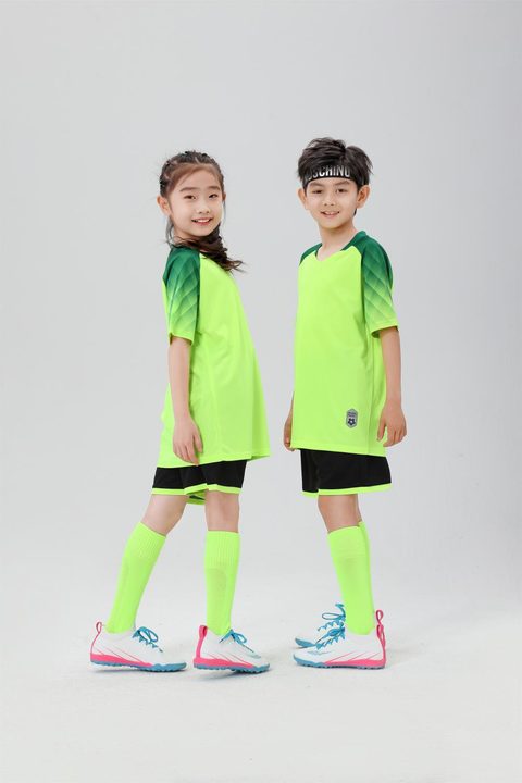 Maillot de football à manches courtes avec col V à rayures – MODEL 3