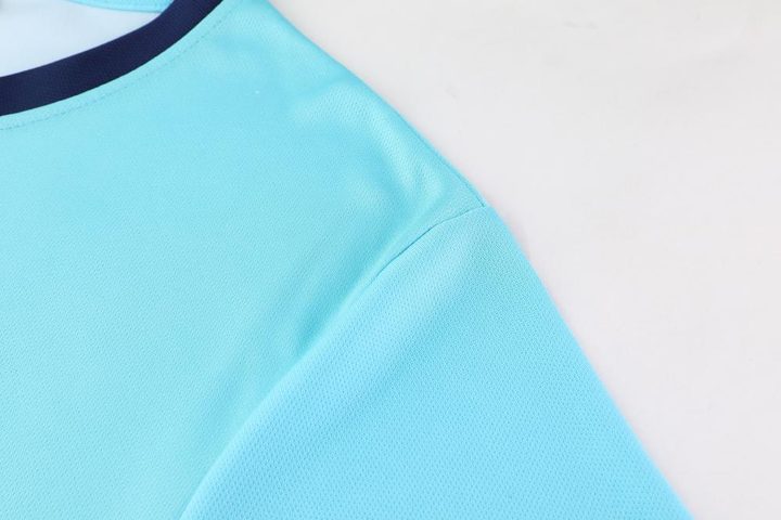 V领短袖条纹足球服 – DETAIL 3