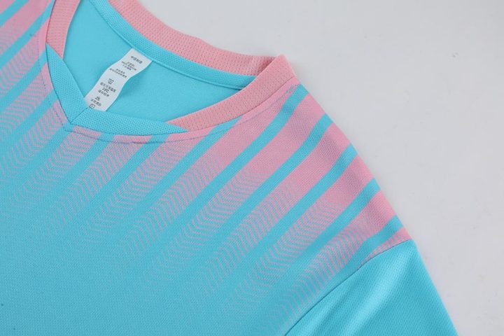 Kurzarm-Fußballtrikot mit V-Ausschnitt und Streifen – DETAIL 2
